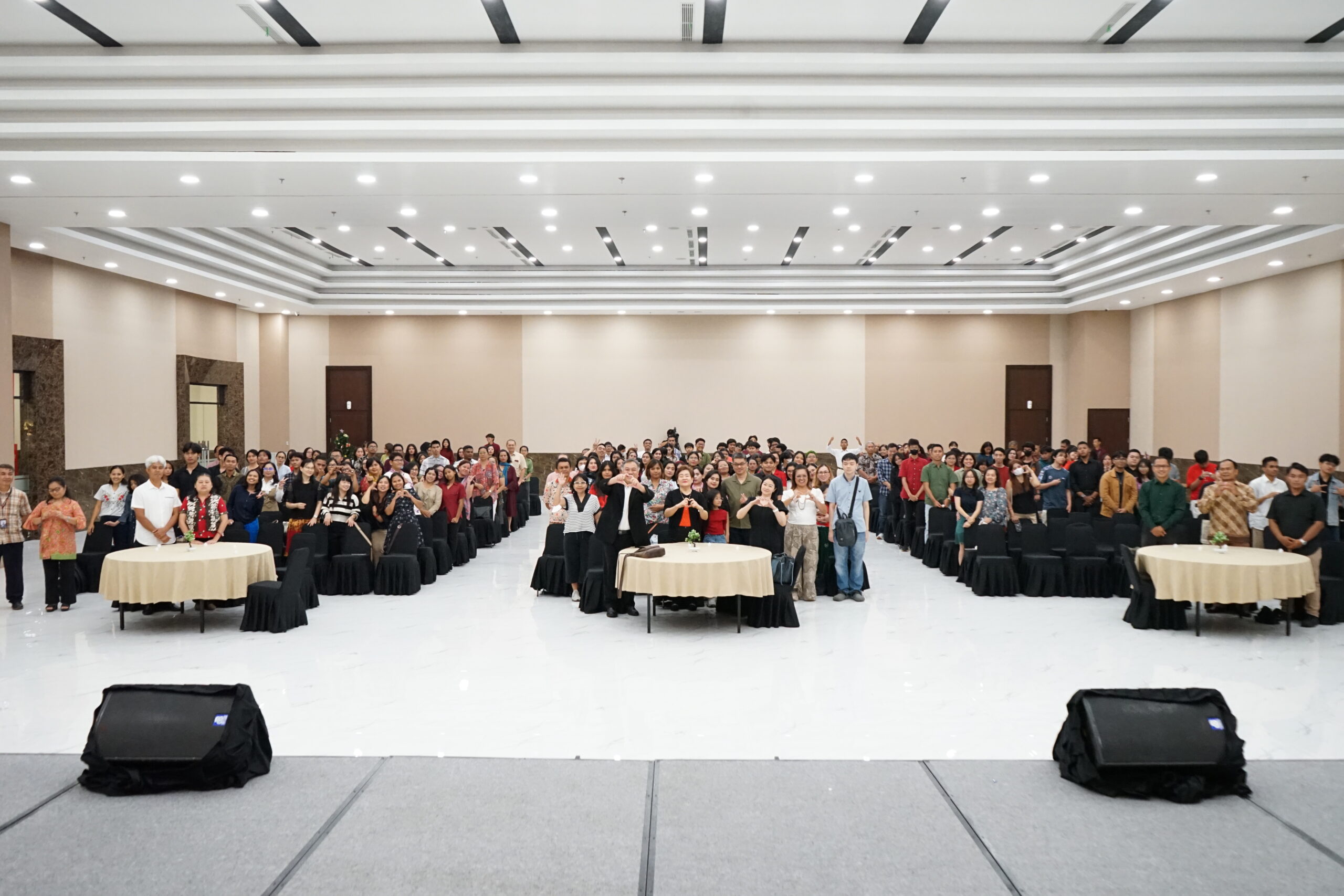 Semangat Natal Oikumene SMK Metland School: Kasih, Damai, dan Persatuan